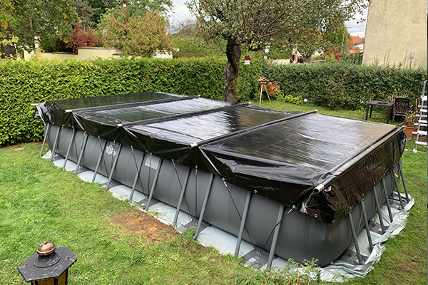gpsave_poolabdeckung_stangentaschen_600x400 Schwarze Poolplane mit quer verlaufenden Verstärkungsstangen